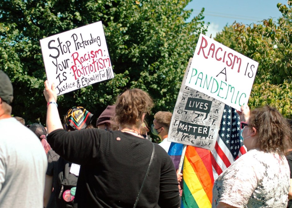 Signs against racism Lynden 070520